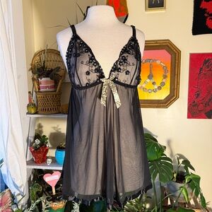 Chic Black Lace 00s Chemise with Bow Detail